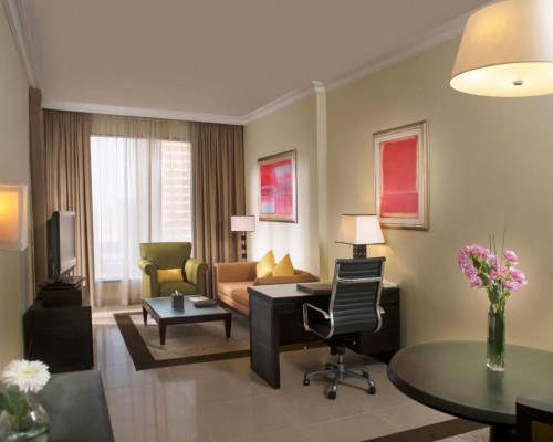 Two Seasons Hotel & Apartments 4* в Дубае: апартаменты у метро