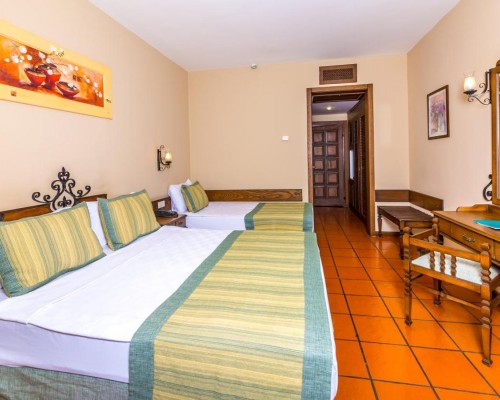 Grand Yazici Club Marmaris Palace 5*: семейный клуб на первой линии в Мармарисе