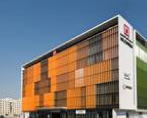 Millennium Al Barsha 4* — отель в Дубае, район Аль-Барша