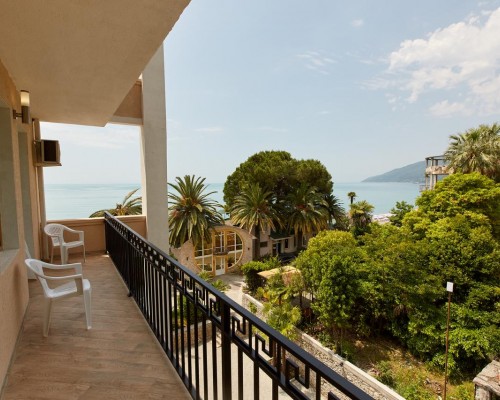 Old Gagra Hotel в Гагре: честный обзор отеля