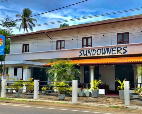 Sundowners Guesthouse в Хиккадуве: честный обзор