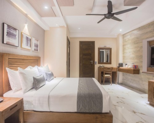 Samann Grand 4* — городской отель в Мале