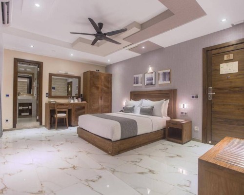 Samann Grand 4* — городской отель в Мале
