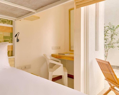 Hotel J Unawatuna 3* — отель в Унаватуне, Шри-Ланка