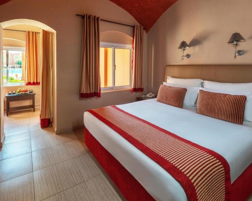Jaz Makadi Oasis Resort 5* в Хургаде: что важно знать перед бронированием
