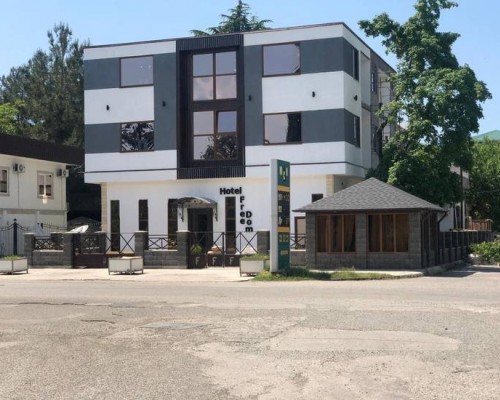 Hotel FREEDOM в Пицунде — отель без звёзд в историческом центре