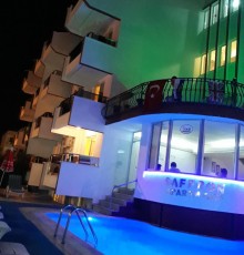 Imperial Apartments, Icmeler