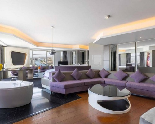 V Hotel Dubai, Curio Collection by Hilton — 5* в Дубае