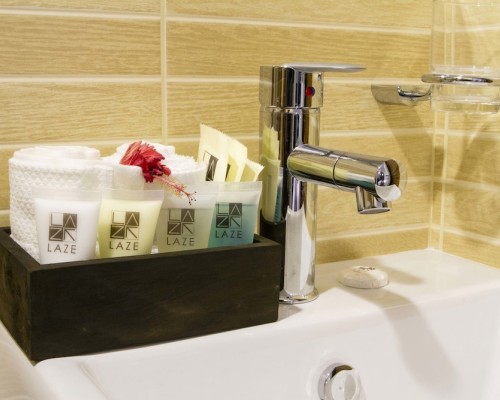 Hotel Laze 3* — городской отель в Мале, Мальдивы