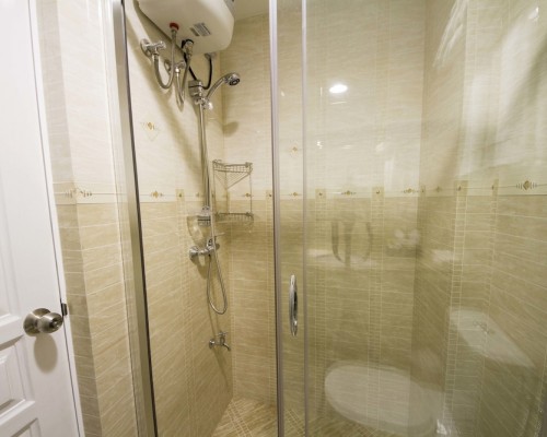 Hotel Laze 3* — городской отель в Мале, Мальдивы