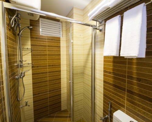 Hotel Laze 3* — городской отель в Мале, Мальдивы