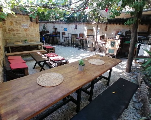 Kuyu Beergarden Hostel в Анталье — хостел без звёздной категории
