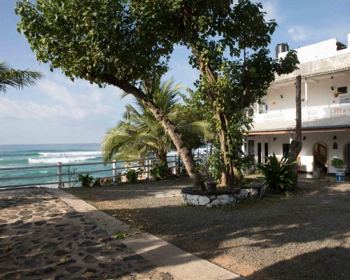 The Beach Villa 2* — Унаватуна, Шри-Ланка