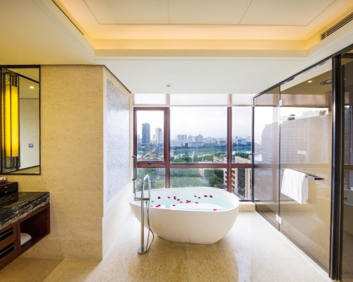 Crowne Plaza Sanya City Center 5* — городской отель на Хайнане