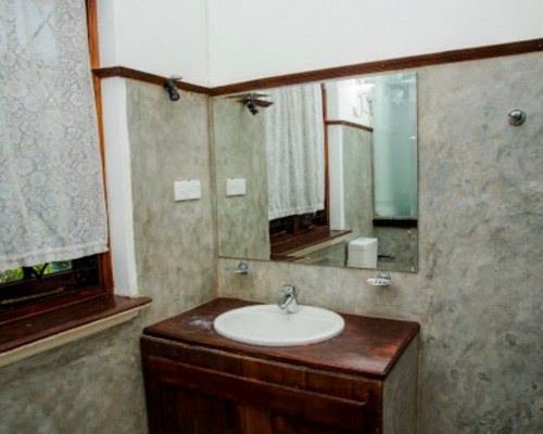 Blue Swan Inn 2* — Унаватуна, Шри-Ланка