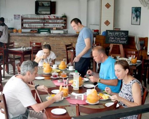Hotel Happy Night Unawatuna 4* — Унаватуна, Шри-Ланка