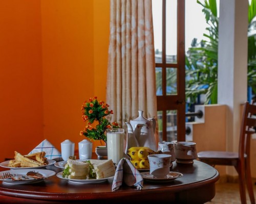 Cinnamon City 2* — отель в Хиккадуве, Шри-Ланка