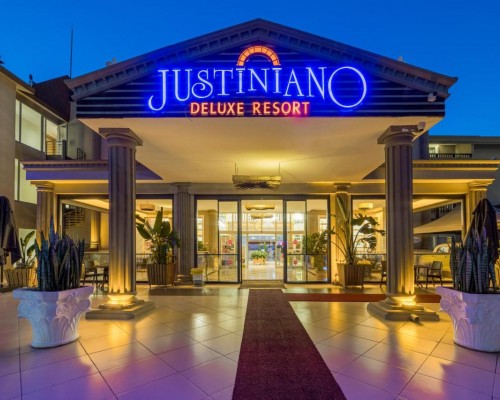 Justiniano Deluxe Resort 5* — семейный отель на первой линии в Аланье