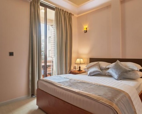 Lonuveli 4* — отель в Хулхумале, Северный Мале
