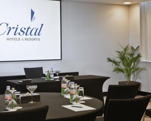 Cristal Hotel Abu Dhabi 4* — отель в Абу-Даби