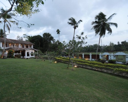 Villa Kubura 4* — Хиккадува, Шри-Ланка
