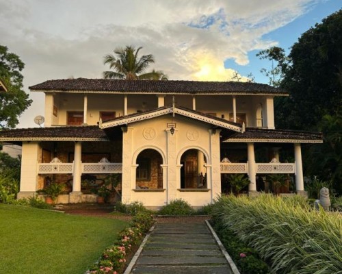 Villa Kubura 4* — Хиккадува, Шри-Ланка