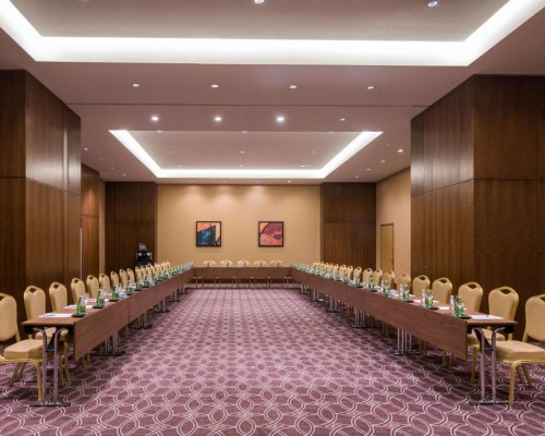 Swissotel Living Al Ghurair 5* — апарт-отель в Дубае