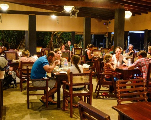 JLH Beach Hotel Hikkaduwa — отель в Хиккадуве, Шри-Ланка