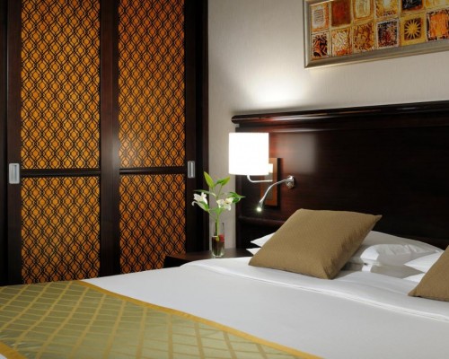 Crowne Plaza Dubai Jumeirah 5* — отель в Дубае, район Джумейра
