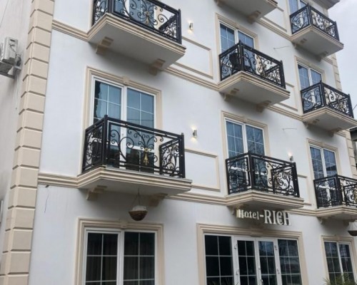 Rich Hotel в Гагре: 80 метров до пляжа, без официальной категории