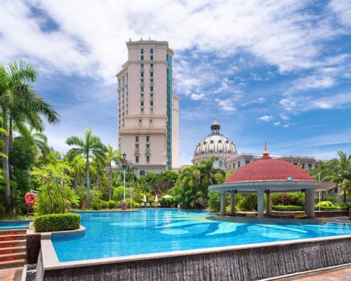 Baohong Hotel Sanya — отель на Хайнане в 500 м от пляжа