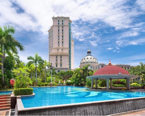 Baohong Hotel Sanya — отель на Хайнане в 500 м от пляжа