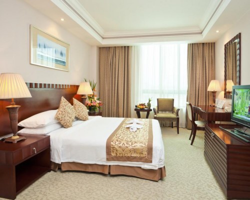 Baohong Hotel Sanya — отель на Хайнане в 500 м от пляжа
