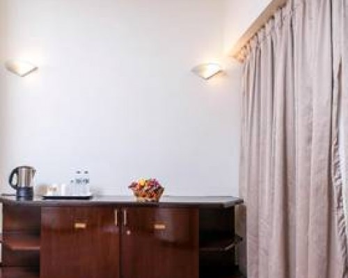 Aavri Hotel 4*