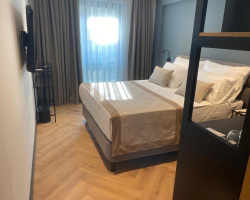 In the Middle Hotel 3* — отель в центре Антальи