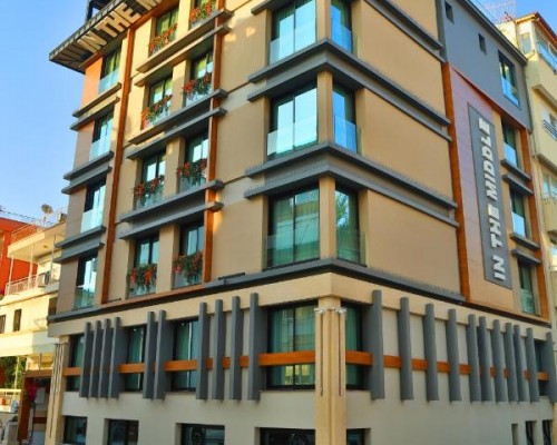 In the Middle Hotel 3* — отель в центре Антальи