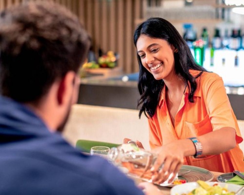 Holiday Inn & Suites Dubai Science Park 4* — отель в Дубае