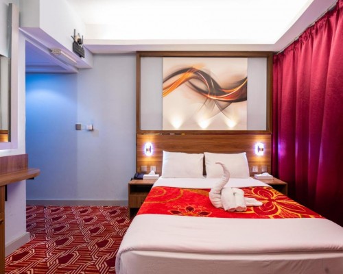 Tanha Hotel 2*