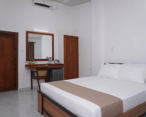Surf Una Beach Hotel 3* — Унаватуна, Шри-Ланка