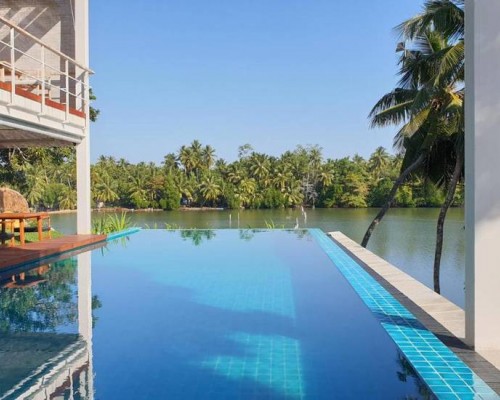 Отель 33 Lake Terrace 5* в Хиккадуве