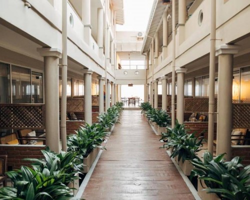 Neevana Hotel Hikkaduwa 3* — отель на первой линии в Хиккадуве