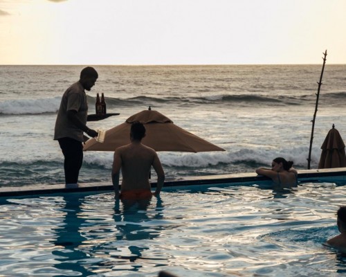 Neevana Hotel Hikkaduwa 3* — отель на первой линии в Хиккадуве