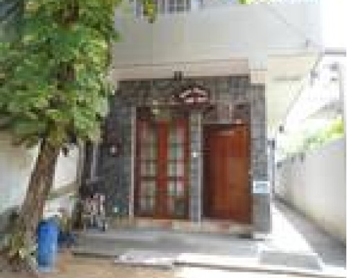 Main Reef Guest House, Хиккадува — гостевой дом у пляжа