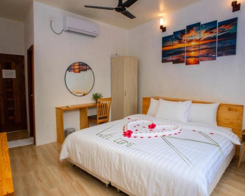 Finolhu Dhigurah GuestHouse 3* — Ари Атолл, Мальдивы