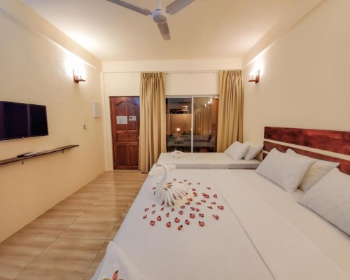 Shoreline Grand Thoddoo 4* — гестхаус на острове Тодду, Ари Атолл