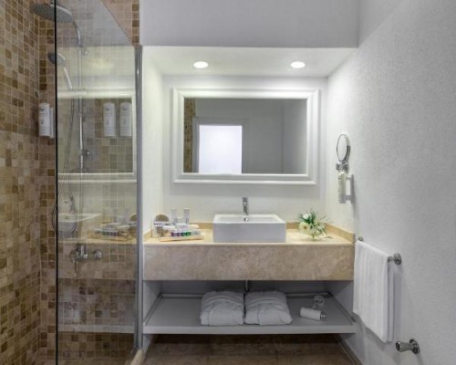 Holiday Inn Resort Bodrum 5* — отель на первой линии в Бодруме