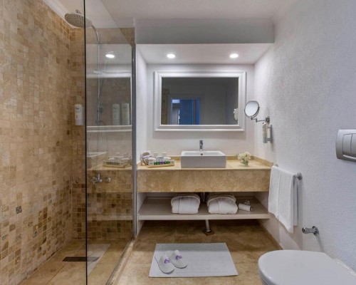 Holiday Inn Resort Bodrum 5* — отель на первой линии в Бодруме