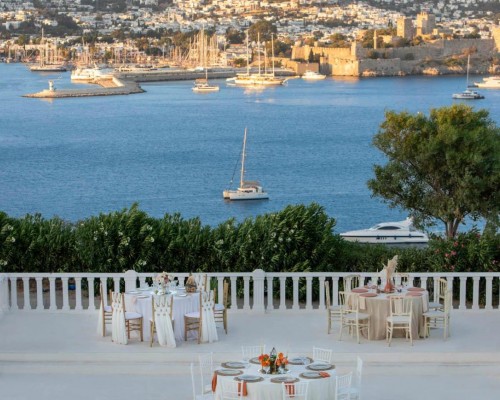 Holiday Inn Resort Bodrum 5* — отель на первой линии в Бодруме