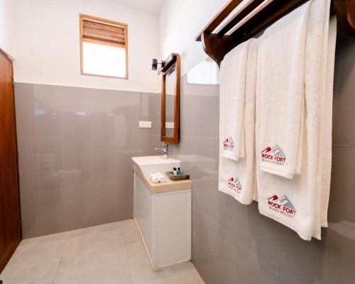 Rock Fort Beach Resort & Spa 3* — Унаватуна, Шри-Ланка