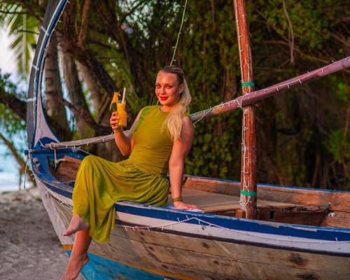 Beach Hotel Dhigurah 4* — Ари Атолл, Мальдивы